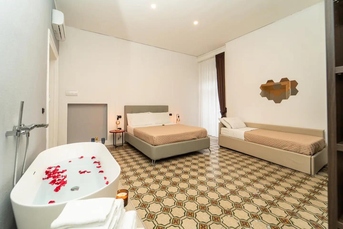La Piazza Suite เนเปิลส์ ภายนอก รูปภาพ