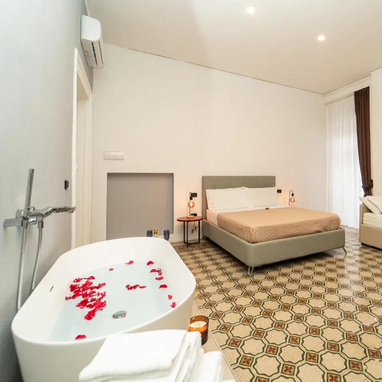 La Piazza Suite เนเปิลส์ ภายนอก รูปภาพ
